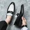 Comércio Exterior Tamanho Grande Primavera 2026 Sapatos de Couro Color-Blocking Preto e Branco Tamanho Grande Mocassins Slip-On Negócios Transfronteiriços Casuais Sapatos Masculinos