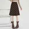 Foto real de falda midi de cuadros cepillados vintage casual línea A para mujer, nuevo otoño 2026 cintura alta adelgazante con encaje