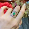 Anel Feminino Cabeça de Leopardo de Calcedônia Branco Gelo Incrustada Banhado a Prata por Atacado com Ágata Verde Sol Anel de Jade Feminino Fornecimento ao Vivo