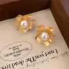Brincos Europeus e Americanos Metálicos Exagerados Atmosféricos de Flor Femininos de Nicho de Luxo Leve Retrô Simples Elegantes de Pérola