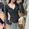 Una generación de resorte de pelo y encaje de lijado de otoño con costuras en solapa de temperamento camiseta de manga larga para mujer, delgada, ajustada, camiseta básica