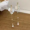 Pinza para Oreja de Concha Coreana Pétalo Perla Sin Perforación Borla Larga Pendientes Elegantes Lujo Accesible Pendientes de Nicho de Gama Alta