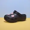 Calçados Nuvem Clogs para Mulheres, Novo Modelo de Verão, Antiderrapantes, Chinelos com Solado Macio, Sandálias de Praia com Solado Grosso, Sandálias Femininas que Aumentam a Altura