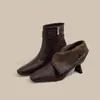 Botas Chelsea estilo Martin com bico quadrado e salto alto para mulheres, novidade outono e inverno 2026, botas de tornozelo estilo britânico vintage, botas finas casuais versáteis com tira de fivela