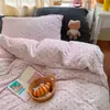 Qualidade de ponta, estilo minimalista, conjunto de cama de veludo de leite de quatro peças, incluindo uma capa de edredom com forro de fleece, lençol de cama de inverno e lençol com elástico, adequado para dormitórios, conjunto de três peças