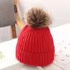 Chapéus Infantis Outono e Inverno Chapéus de Tricô com Pompons de Lã Chapéus de Lã Cor Lisa Coreanos para Meninos e Meninas Chapéus Quentes de Viagem