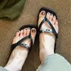 Chanclas de Verano 2026 Estilo Nuevo con Hebilla de Metal para Mujer, Chanclas de Playa para Exteriores Modernas y Versátiles