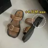 Sandálias de Verão Femininas Elegantes com Tira Única Versáteis 2026 Novas Quadradas Slip-On para Uso Externo com Salto Plataforma Antiderrapantes Confortáveis