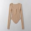 Roupas femininas europeias e americanas, estilo europeu e americano, gola em U, carcela, abotoamento simples, stretch, slim fit, malha pontiaguda, camiseta de manga comprida