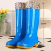 Botas de lluvia de caña alta, zapatos impermeables, zapatos de goma, cubrebotas, zapatos de algodón cálido de moda de caña media para mujer, adultos, antideslizantes, zapatos de cocina para verano
