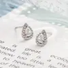 Mini Pendientes de Diamantes Brillantes para Otoño e Invierno, Lujo Ligero de Nicho con Diseño de Pera, Versátiles para el Uso Diario, Compactos y Elegantes, Pendientes Super Brillantes de Gota de Agua Completamente Pavimentados con Diamantes