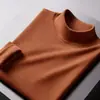 Camiseta básica de terciopelo de doble cara con cuello semi-alto para otoño e invierno, moderna y engrosada, camiseta de manga larga cálida ajustada para hombre