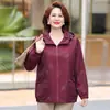 Nueva chaqueta con capucha elegante de otoño para mamá, chaqueta holgada estampada para mujeres de mediana edad y mayores, moda adelgazante