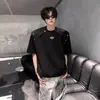 Camiseta de Diseño Metálico Desestructurado Patchwork de Nicho para Hombre, Estilo Veraniego, Sensación Fresca y de Alta Gama, Mangas Cortas Resistentes, Corte Recto de Media Manga