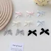 Acessórios Elegantes de Tecido com Laços de Miçangas Pretos e Brancos Feitos à Mão para Sapatos, Meias, Bolsas, Capas de Celular e Acessórios de Roupa
