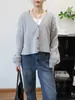 Novo Cardigan de Malha Curto Retrô com Gola V Torcida, Estilo Preguiçoso Solto, Jaqueta Suéter Macia para Mulheres - Coleção Outono/Inverno 2025