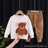 Meninos e meninas inverno Novo Bebê terno com veludo extra 01-3 anos roupa infantil bebê outono e inverno espessada estilo estrangeiro moda tendência
