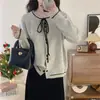 Cardigan Tricotado Doce com Laço Colorido Contrastante Feminino Nova Coleção Primavera e Outono Estilo Gentil Solto Emagrecedor Casaco Suéter para Mulheres Baixas