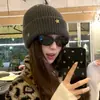 Chapéu de Tricô de Alta Qualidade com Padrão de Estrelas Estilo Coreano para Mulheres, Chapéu de Inverno para Cabeça Grande com Proteção para Orelhas, Chapéu Quente de Lã, Chapéu Gorro à Prova de Frio