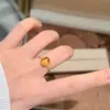 Anillo Abierto de Ámbar Natural Ovalado con Cuatro Garras de Oro y Diamante Brillante para Mujer, Simple Casual Versátil Lujo Ligero Índice Nicho