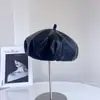 Boina de Cuero PU de Super Fibra Estilo Europeo y Americano para Mujer, Boina Octogonal de Color Sólido para Otoño, Boina Versátil de Azafata
