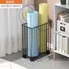 Cesta de Armazenamento para Tapete de Yoga com Rodas, Rack de Armazenamento para Equipamentos Esportivos e de Fitness, Suporte para Halteres, Rack de Armazenamento para Raquetes de Badminton e Bola de Basquete
