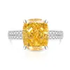 Transmisión en vivo súper venta anillo de flor de hielo de gema colorida corte súper brillante diamante de alto carbono electrochapado en oro real moda lujo anillo cuadrado grueso súper grande