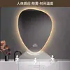 Espelho Inteligente com Tela Sensível ao Toque em Formato Especial de Gota d'Água Espelho de Banheiro para Hotel com Luz Espelho de Banheiro Montado na Parede Espelho de Banheiro LED