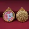 Pingente Tanka de Raposa de Nove Caudas Pintado à Mão com Incrustações de Ouro Liga Tibetana Caixa Gau Pingente Amuleto Budista Ornamento Estilo Chinês