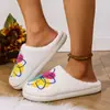 Zapatillas de Algodón Populares para Mujer con Suela Gruesa, Bordado de Mariposa Transfronterizo, Lana Gruesa, Venta al por Mayor Transfronteriza, Otoño e Invierno