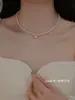 Estilo todo con collar colgante de corazón de mariposa de perla cadena de clavícula de perla pequeña para bebé cadena de suéter de moda de lujo ligero