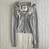 Sudadera con capucha bordada con letras estilo retro americano 2026 para mujer Gris claro Cintura ceñida Corte ajustado Cremallera Pantalones cortos Cárdigan
