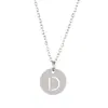 Venta caliente transfronteriza collar con letra de acero de titanio colgante redondo 26 mayúsculas en inglés collar de joyería pulida al por mayor