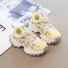 Zapatillas de moda para niñas 2026 primavera y otoño nuevos zapatos deportivos para niños con nuevos botones giratorios de estilo chino, zapatillas tipo papá versátiles