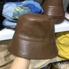 Chapéu de Balde de Couro PU de Designer Japonês para Mulheres Outono e Inverno Popular na Internet Chapéu de Pescador Rígido Tendência