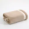 Toalha de Veludo Coral com Borda de Cetim, Toalha de Rosto Grande Espessa e Altamente Absorvente, Pode Ser Personalizada com Logo, Toalha de Banho de Alta Qualidade, Atacado para E-commerce