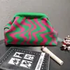 Bolsa de Maquillaje Versátil para el Día a Día, Gran Capacidad, Bolsa Transfronteriza Negra y Beige con Cierre de Pinza Color Azul Ondulado, Bolso de Mano Popular de Rayas Tejidas