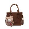 A bolsa de trabalho popular deste ano para mulheres outono e inverno 2024 nova bolsa mensageira retrô versátil bolsa de balde portátil para lazer
