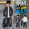 Conjunto Jeans de Outono para Meninos 2026 Novo Estilo Coreano Elegante Pequeno Cavalheiro Roupas Infantis Conjunto de Três Peças Roupa de Outono para Crianças