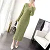 Vestido de Punto Holgado Talla Grande para Otoño e Invierno 2026, Nuevo Estilo Vestido Suéter Elegante Largo por Encima de la Rodilla Estilo Diosa con Cuello en V para Invierno