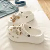 Song Xiaoke 2026 Modelo Nuevo para Aumentar la Altura Suela Gruesa Simples Casuales EVA Puntera Cerrada Zuecos para Mujeres y Parejas para Uso al Aire Libre