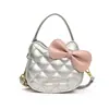 Nova Bolsa de Mão Fofa Bordada com Cabeça de Gato para Meninas Bolsa Matelassê com Laço de Cor Contrastante Bolsa Transversal de Ombro Único para Batom