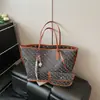 Bolsa Tote de Gran Capacidad Nueva Casual de Viaje Moda Bolso de Hombro Simple Tendencia Retro Europea y Americana Bolsa Versátil para Mujer
