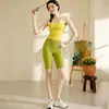 Conjunto sexy de yoga de malla con retazos y lazo estilo francés para verano, con almohadillas en el pecho, ajuste ceñido, top tipo camiseta y shorts