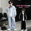 Roupa Infantil Meninos Conjunto de Casacos Primavera 2026 Novo Estilo Crianças de Tamanho Médio e Grande Estilo Primavera/Outono Esportivo Outono Conjunto de Duas Peças Estilo Coreano