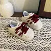 Sapatos para Bebê Menino Primavera e Outono 2026 Sapatos para Bebês e Crianças Pequenas Sola Macia Sapatos Infantis 1-3 Anos Tênis Coloridos Claros para Meninas