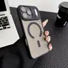 Capa para celular Apple 16 com acabamento fosco e toque aveludado, compatível com iPhone 17 Pro Max. Possui sistema de sucção magnética, orifícios para fixação precisa e design simples que evita quedas.