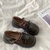 Sapatos Mary Jane Marrons Retrô de Salto Grosso Aumentadores de Altura para Mulheres 2025 Primavera e Outono Novos Sapatos Pequenos de Couro Estilo Britânico Versáteis para Mulheres