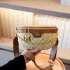 Bolsa com Design Retrô de Nicho Feminina Outono Inverno 2026 Nova Moda Bolsa Transversal Pequena Versátil Popular Bolsa de Peito Bolsa de Cintura