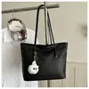 2026 Verano Nueva Moda Estilo Coreano Colgante Color Sólido Tendencia Color Sólido Textura Retro Bolso Tote de Hombro Único para Debajo del Brazo Mujeres